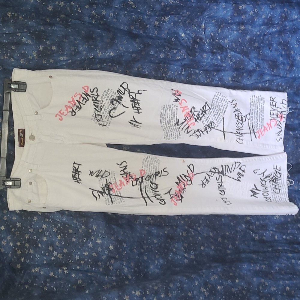 🍂3/$10 Jeans Distressed & Well-Worn Artsy Graffiti Street Jeans- Sz 5 Needs TLC